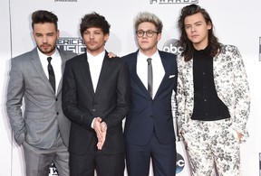 Liam Payne, Louis Tomlinson, Niall Horan e Harry Styles, do One Direction, em prêmio de música em Los Angeles, nos Estados Unidos (Foto: Jason Merritt/ Getty Images/ AFP)