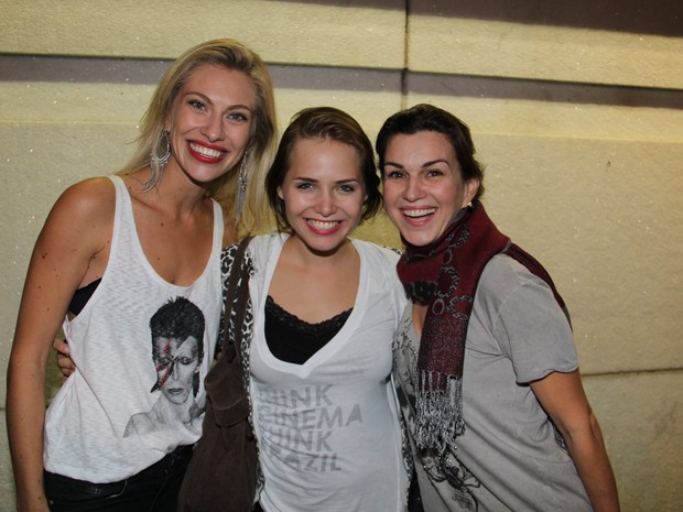 Lana Rhodes, Letícia Colin e Andrana Garambone em teatro no Rio (Foto: Rogério Fidalgo/ Ag. News)