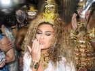 Juliana Paes reza e brilha em desfile da Viradouro na Marques de Sapucaí