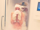 De biquíni, Lindsay Lohan encara frio de -110ºC para tratamento estético