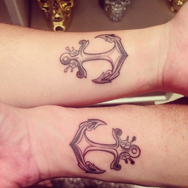 Leandro e Lucas Lucco: tatuagem de âncora para celebrar a união entre os irmãos (Foto: Reprodução/Instagram)