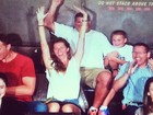 Gisele Bündchen se diverte com a família na Disney e posta foto