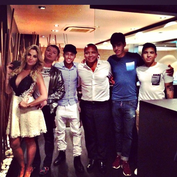 Robertha Portella, David Brazil, Neymar e amigos (Foto: Reprodução/Instagram)