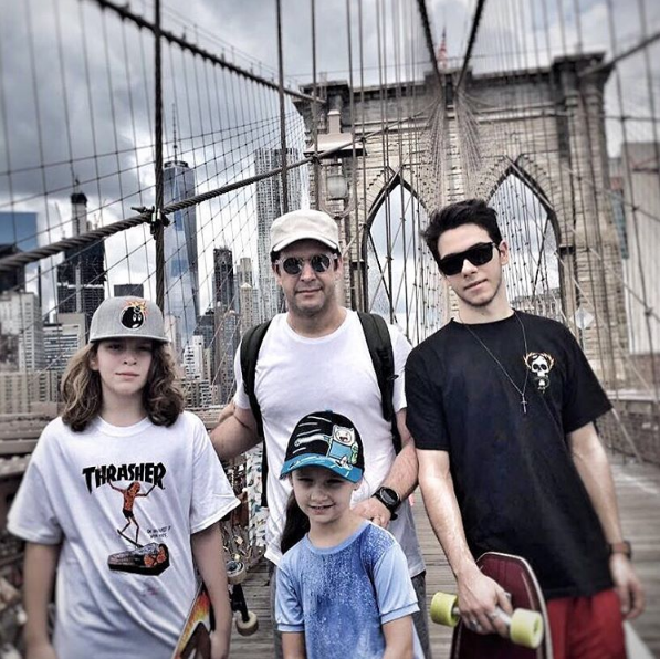Murilo Benício com o filho, Antônio, em Nova York (Foto: Reprodução / Instagram)