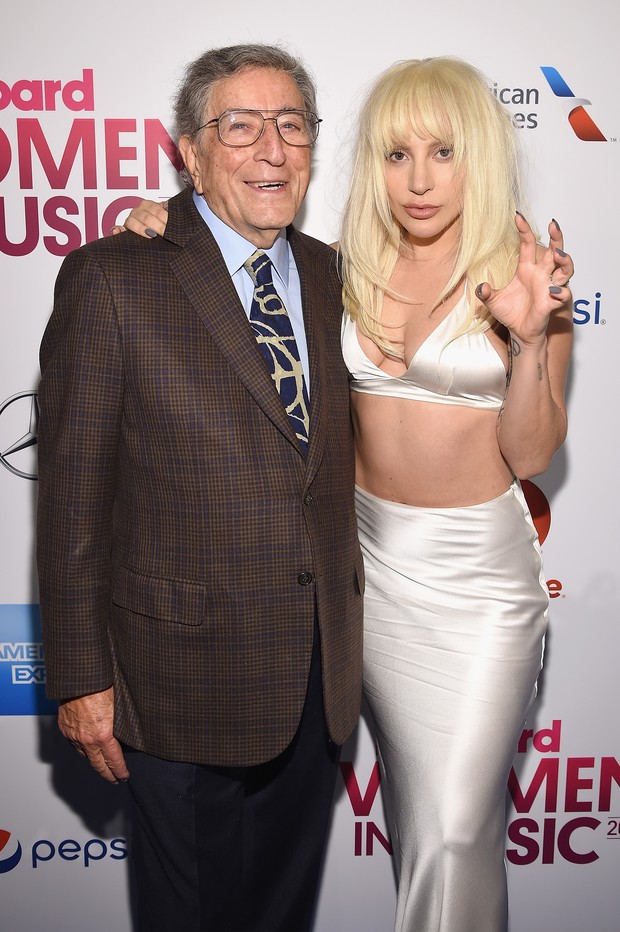 Lady Gaga e Tony Bennett (Foto: DIMITRIOS KAMBOURIS / GETTY IMAGES NORTH AMERICA / AFP)