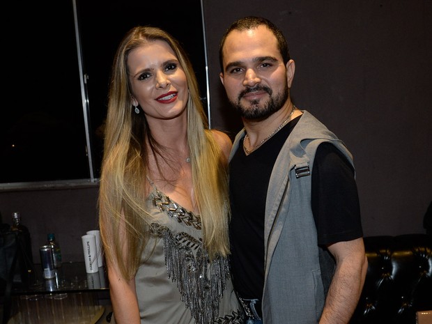 Luciano e a mulher, Flávia Camargo, em show em Goiânia, Goiás (Foto: Francisco Cepeda/ Ag. News)