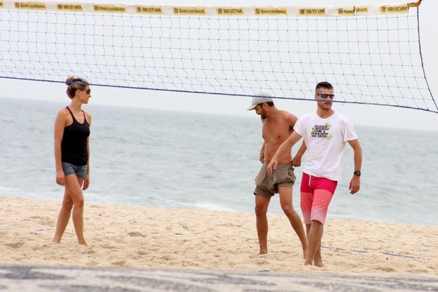 Rodrigo Hilbert e Fernanda Lima jogam vôlei (Foto: Jc Pereira /AgNews)