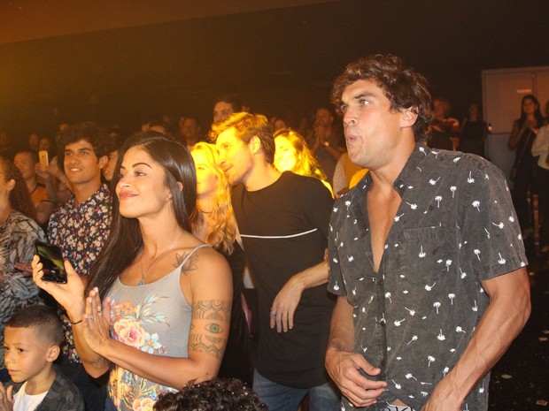 Aline Riscado e Felipe Roque em espetáculo na Zona Oeste do Rio (Foto: Rogerio Fidalgo/ Ag. News)