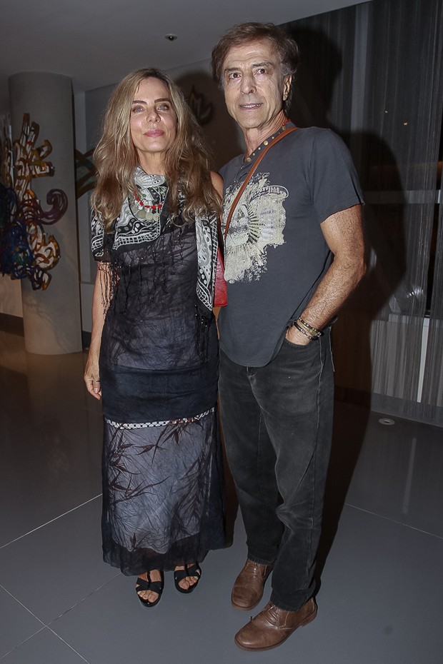 Bruna Lombardi e Carlos Alberto Ricelli na estreia da peça Os realistas (Foto: Raphael Castello/Agnews)