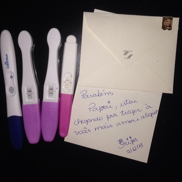 Ceará posta foto de testes de gravidez de Mirella Santos (Foto: Instagram / Reprodução)