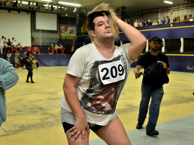 Henrique da Silva,  26 anos, na quadra da Unidos da Tijuca, na Zona Norte do Rio (Foto: Roberto Teixeira/ EGO)