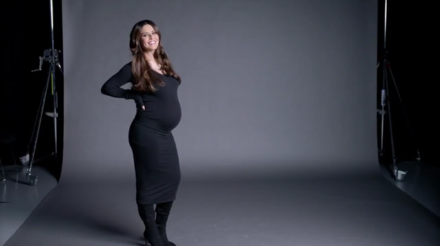Cheryl Cole mostra a barriga de grávida (Foto: Reprodução/Twitter)