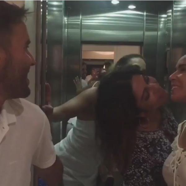 Daniela Mercury beija Malu Verçosa (Foto: Reprodução/Instagram)