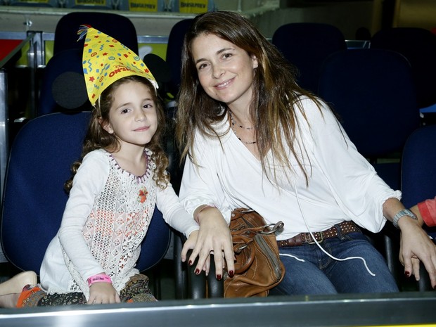 Claudia Abreu com a filha (Foto: Roberto Filho / AgNews)