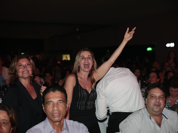 Paula Burlamaqui em show no Rio (Foto: Felipe Panfili/ Divulgação)