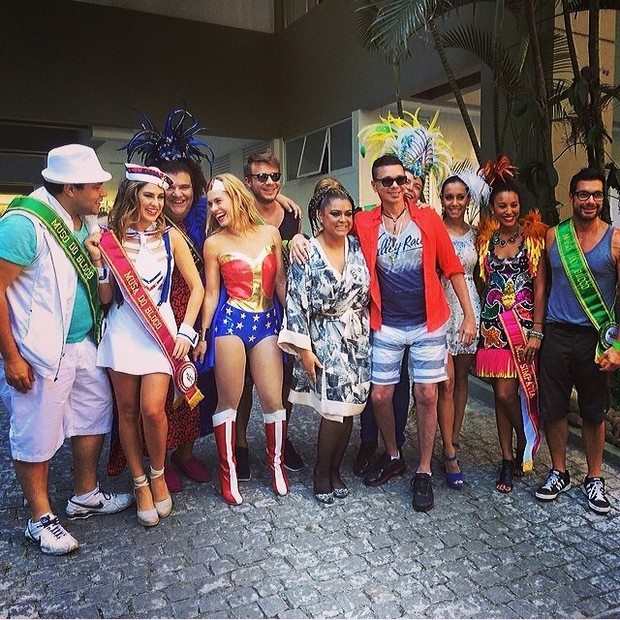 Carolina Dieckmann e outros famosos indo para o bloco da Preta Gil (Foto: Instagram / Reprodução)