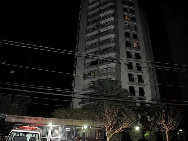 Movimentação em frente ao prédio de Champignon no Morumbi, em São Paulo (Foto: Francisco Cepeda/ Ag. News)