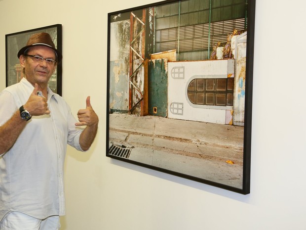José Wilker em exposição no Rio (Foto: Marcello Sá Barretto/AgNews)