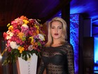 Dani Viera usa look transparente em festa recheada de famosos