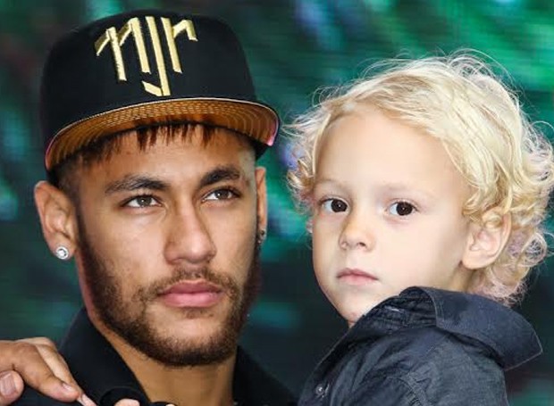 Neymar e o filho  (Foto: Manuela Scarpa e Marcos Ribas/Photo Rio News)
