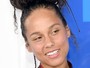 Alicia Keys vai de cara lavada e zero maquiagem ao prêmio VMA 2016  