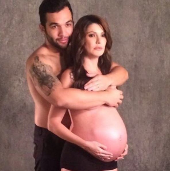 Antônia Fontenelle mostra a barriga de grávida ao lado do marido (Foto: Reprodução/Instagram)