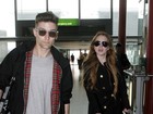 Lindsay Lohan e suposto namorado embarcam em Londres
