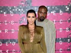 Grávida, Kim Kardashian é traída em foto e mostra demais em 'red carpet'
