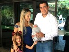 Leticia Santiago deixa a maternidade; 'Nem parece que teve bebê', diz a mãe