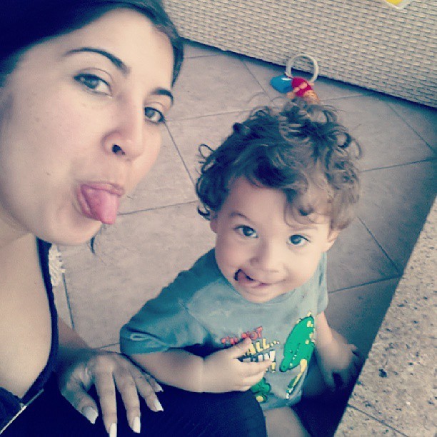 Priscila Pires com o filho (Foto: Instagram / Reprodução)