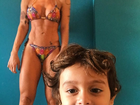 Jaque Khury posa para mostrar corpo e filho entra em foto: 'Ele ama'