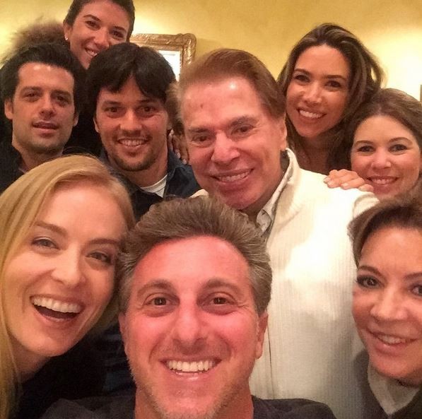 Silvio Santos posa com Angélica e Luciano Huck (Foto: Reprodução/Instagram)
