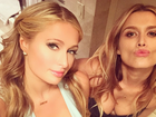 Paris Hilton faz selfie mostrando 'comissão de frente'