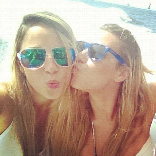 Marien, ex-bbb, com amiga (Foto: Instagram / Reprodução)