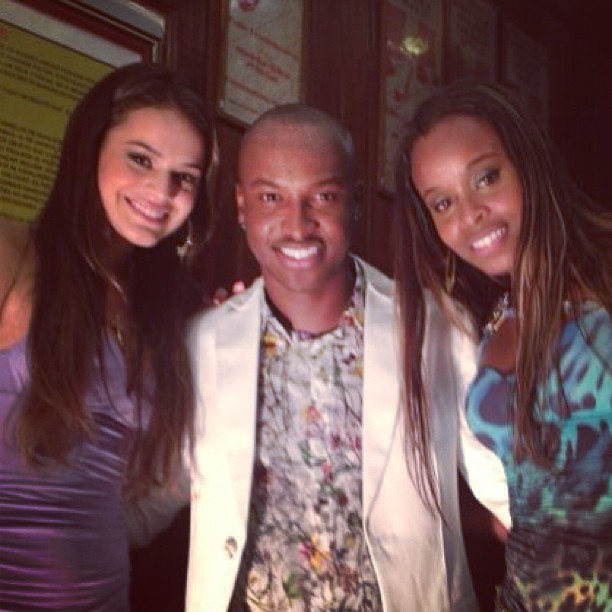 Thiaguinho com Bruna Marquezine e Roberta Rodrigues (Foto: Reprodução/Instagram)
