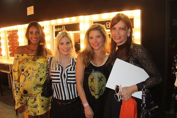 Flávia Sampaio, Evelyn Montesano, Bianca Marques e Isadora Ribeiro no Fashion Rio (Foto: Roberto Teixeira / EGO)