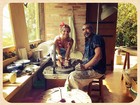 Karina Bacchi aprende a fazer cerâmica: 'Momento artesã'