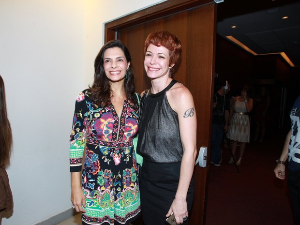 Helena Ranaldi e Babi Rossi em estreia de peça na Zona Oeste do Rio (Foto: Marcello Sá Barretto/ Ag. News)