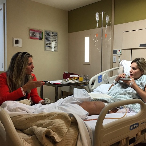 Joana Machado e Andressa Urach em hospital em São Paulo (Foto: Instagram/ Reprodução)