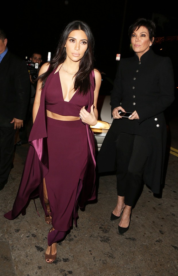 X17 - Kim Kardashian e a mãe, Kris Jenner, em Los Angeles, nos Estados Unidos (Foto: X17online/ Agência)