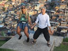 Valesca Popozuda ensina repórter da 'CNN' a dançar funk na favela