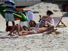 Depois de Búzios, Marc Jacobs curte praia em Ipanema com namorado
