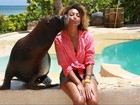 Sheron Menezzes ganha beijo de leão-marinho durante viagem
