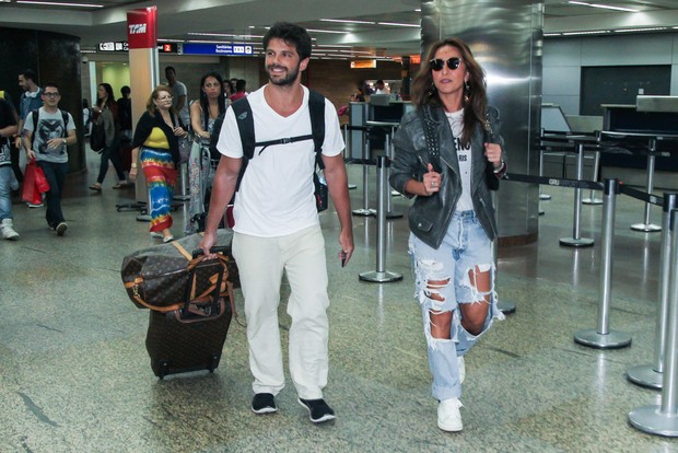 Sabrina Sato e Duda Nagle desembarcam em São Paulo (Foto: Manuela Scarpa/Brazil News)