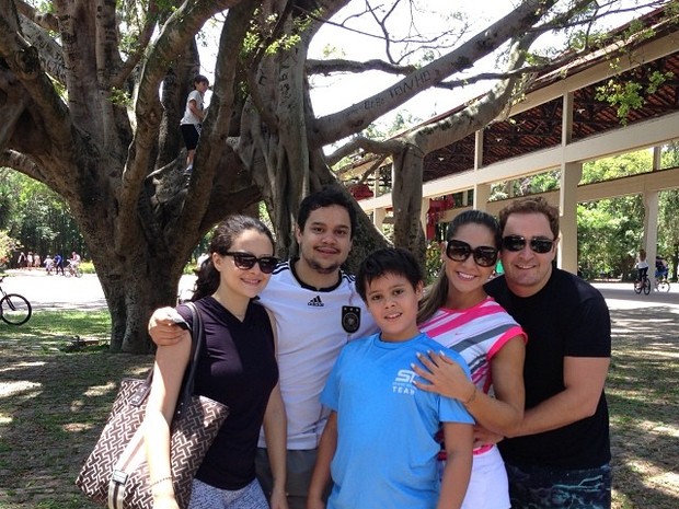 Mayra Cardi e família (Foto: Instagram / Reprodução)