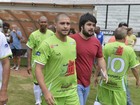 Diogo Nogueira participa de futebol beneficente