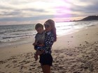 Claudia Leitte curte dia de praia com o caçula antes de viajar para show