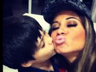 Mayra Cardi em momento fofura ganha beijo do filho, Lucas