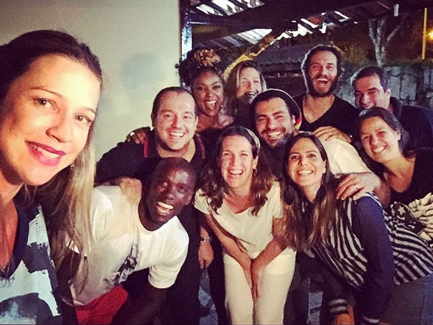 Luana Piovani com amigos em churrasco no Rio (Foto: Instagram/ Reprodução)
