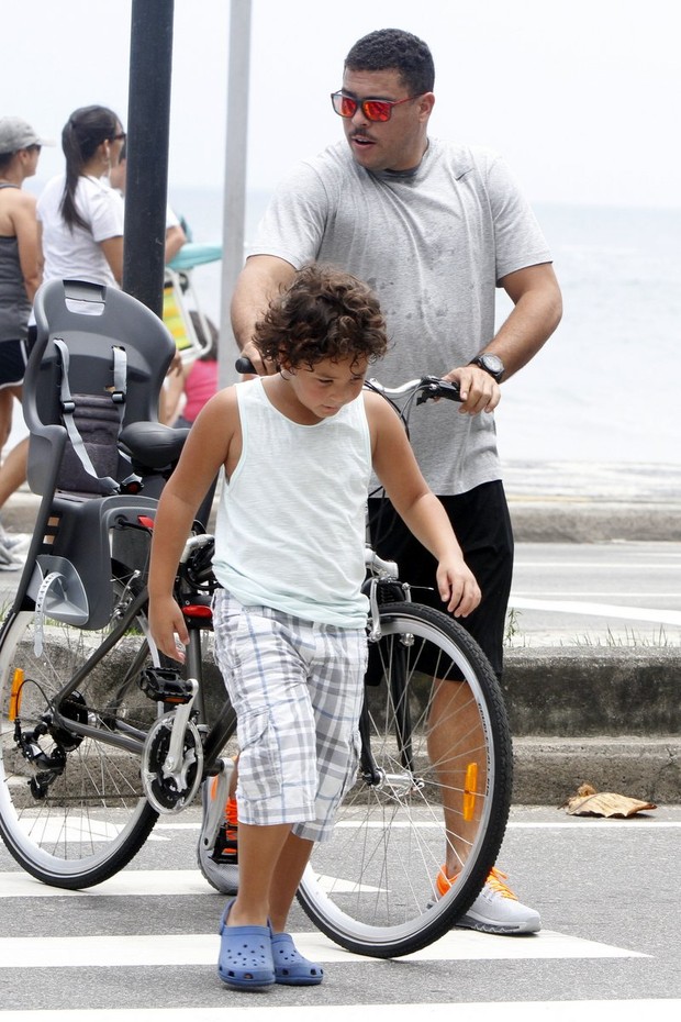 Ronaldo e o filho Alex (Foto: Gil Rodrigues/ Foto Rio News)